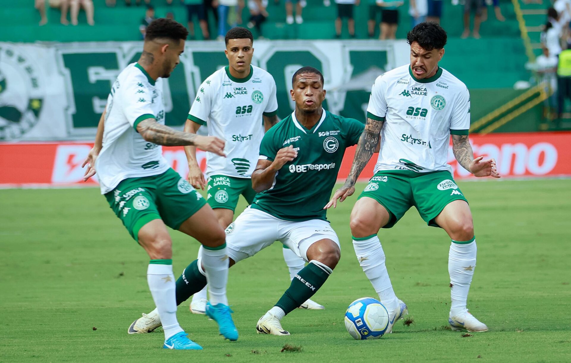 Goiás vence o Guarani e mantém chances de acesso