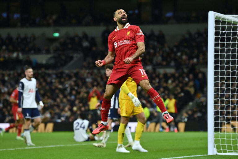 Salah é elogiado por humildade no Liverpool
