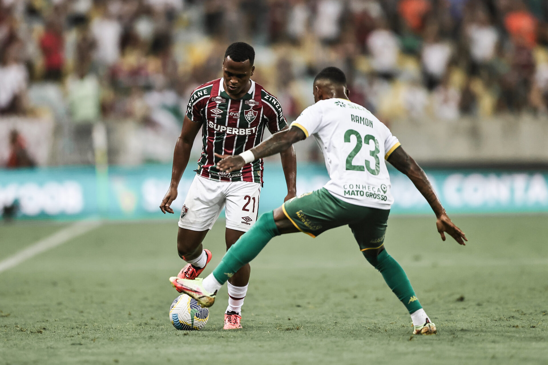 Arias em ação pelo Fluminense contra o Cuiabá - Lucas Merçom/Fluminense