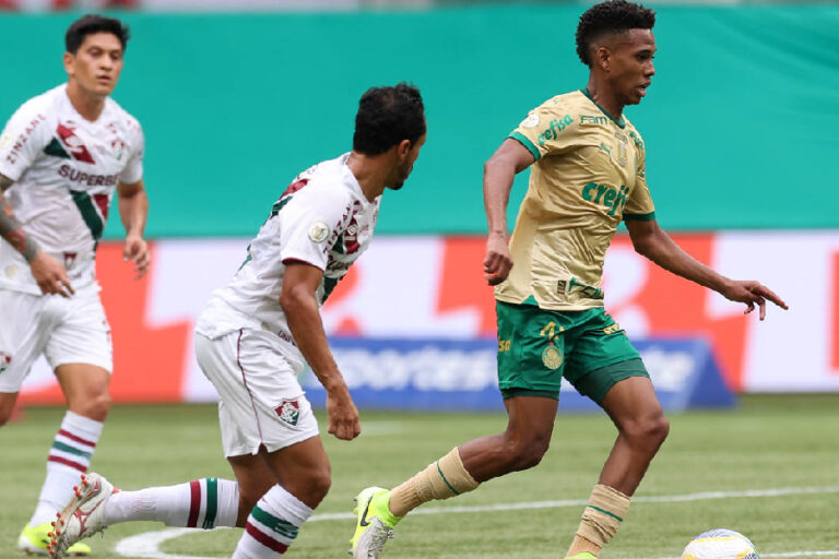 Estêvão comemora prêmios individuais, mas lamenta ‘vazio no peito’ com Palmeiras