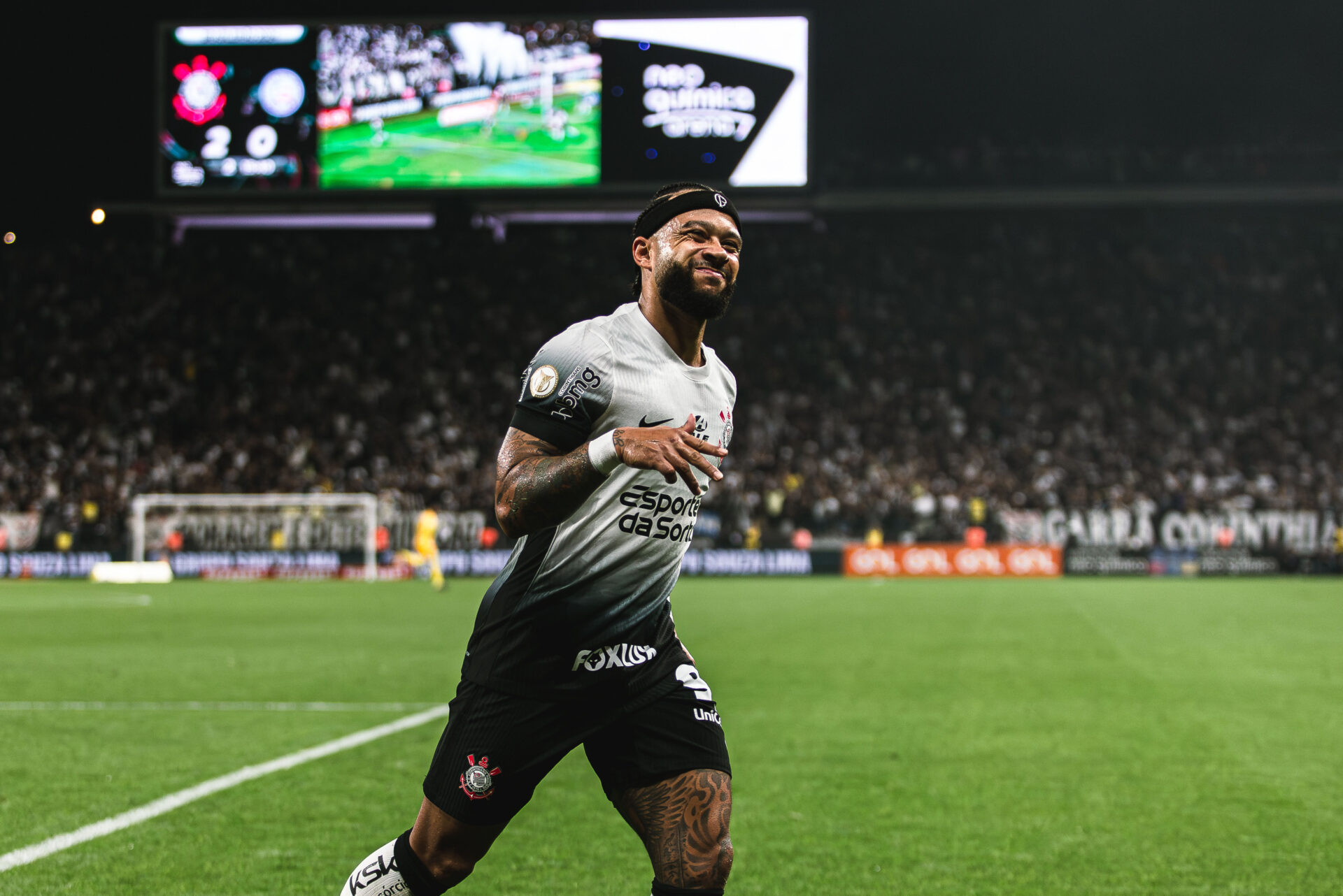 Memphis marcou duas vezes para o Corinthians na partida - Rubens Machado/Placar