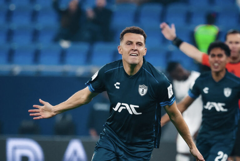 Botafogo leva 3 do Pachuca e cai no Intercontinental