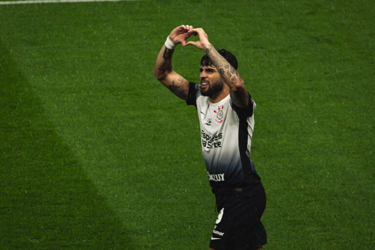Corinthians e Racing empatam na ida da semi da Sula
