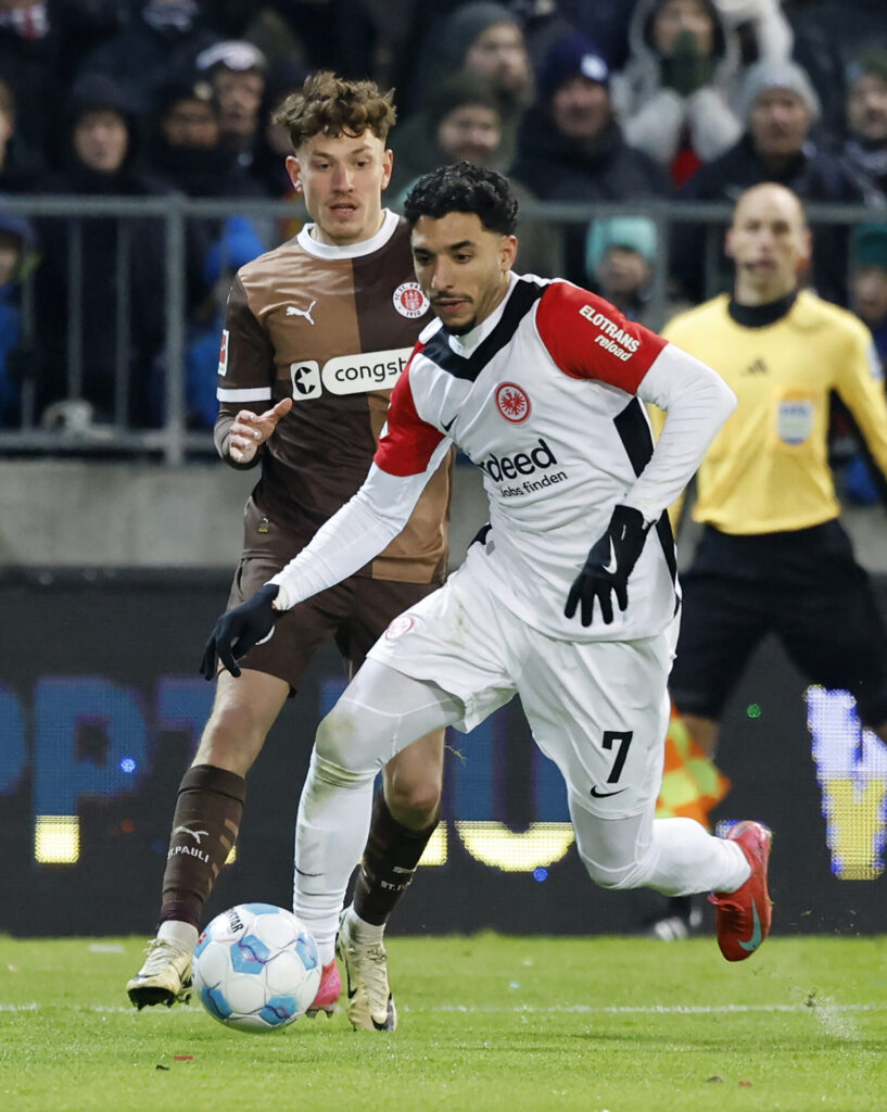 Omar Marmoush já passou por Wolfsburg, Stuttgart e St. Pauli antes de chegar ao Frankfurt - Axel Heimken/AFP