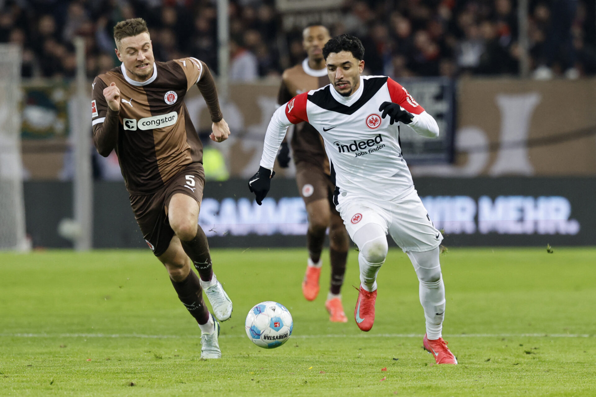 Marmoush já marcou 19 gols e distribuiu 11 assistências em 25 jogos na temporada - Axel Heimken/AFP