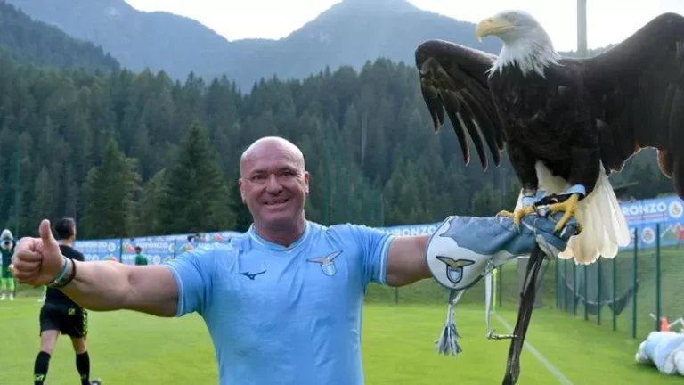 Lazio demite adestrador de águia que exibiu cirurgia peniana