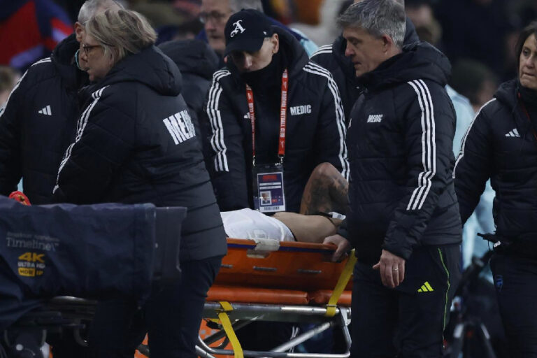 Gabriel Jesus sofre grave lesão no joelho e deve perder temporada