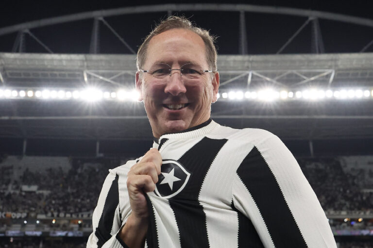 Com Lyon em crise, Textor breca busca por técnico no Botafogo