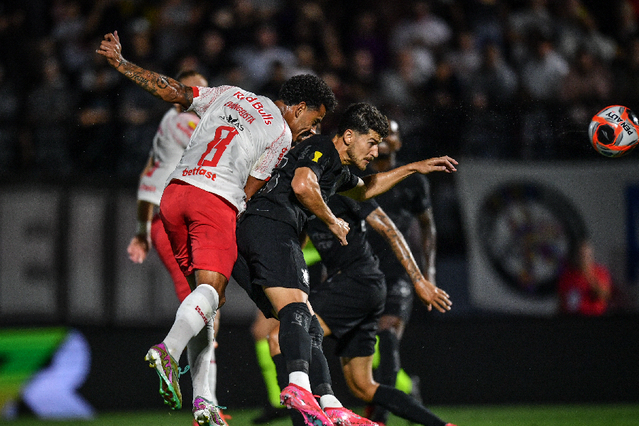 Corinthians estreia com vitória de virada contra o RB Bragantino