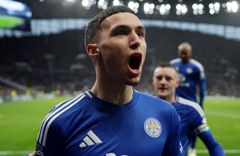 Leicester vira em cima do Tottenham com 2 gols em 4 minutos