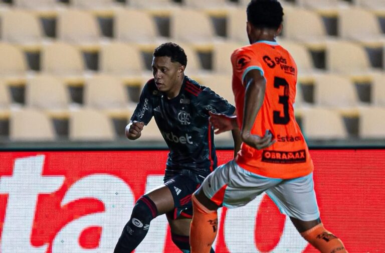 Flamengo tropeça de novo e é vice-lanterna do Carioca