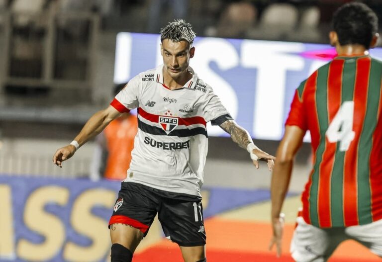 São Paulo vira em cima da Portuguesa e mantém invencibilidade no Paulista