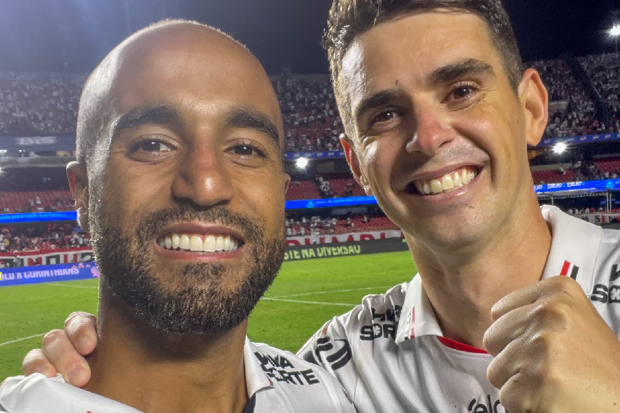 Lucas Moura e Oscar após vitória no Majestoso - São Paulo/X