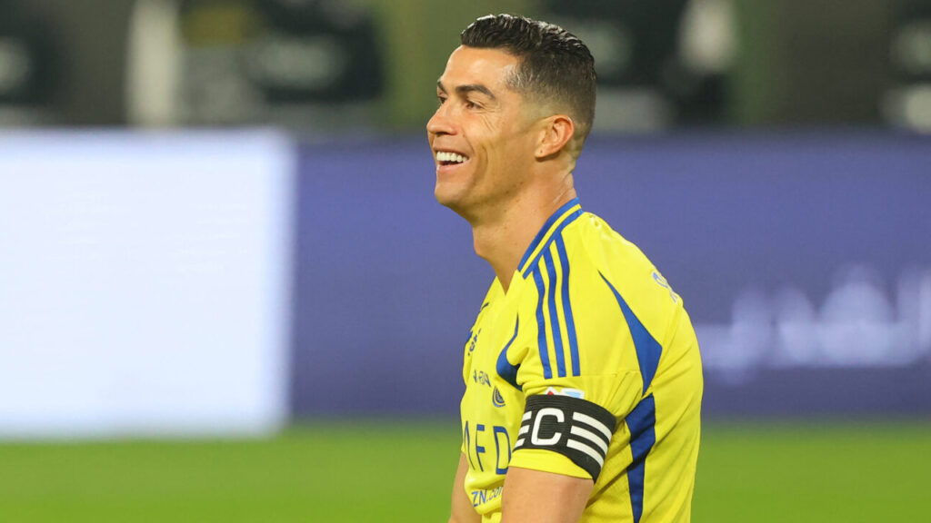 Atualmente no Al-Nassr, Cristiano Ronaldo estreou como profissional em 2002 - Fayez Nureldine/AFP