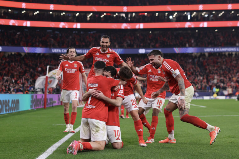 Em jogo de 6 gols, Benfica segura o Monaco e está nas oitavas da Champions