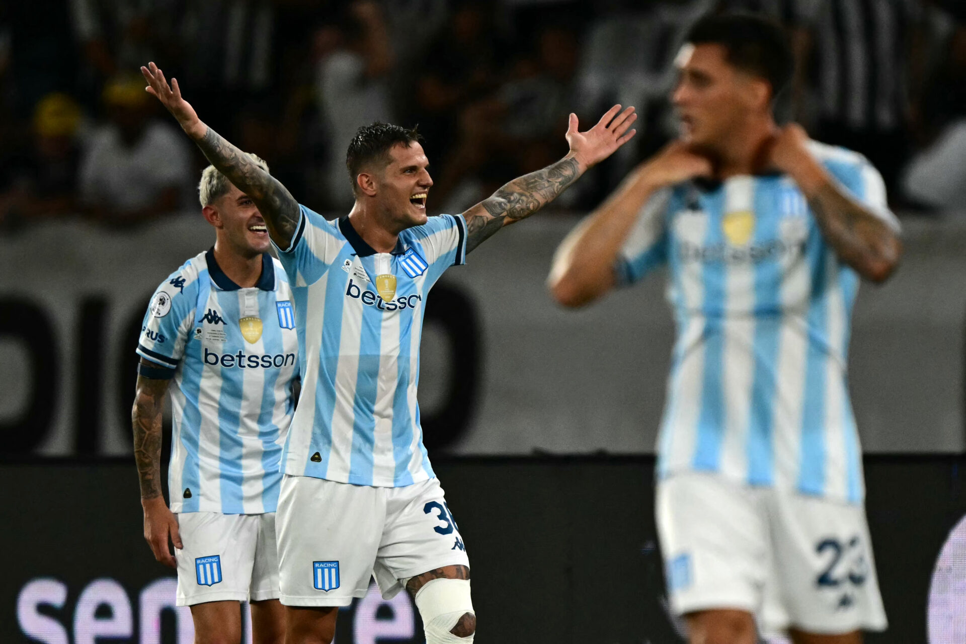 Racing repete vitória contra o Botafogo e é campeão da Recopa Sul-Americana