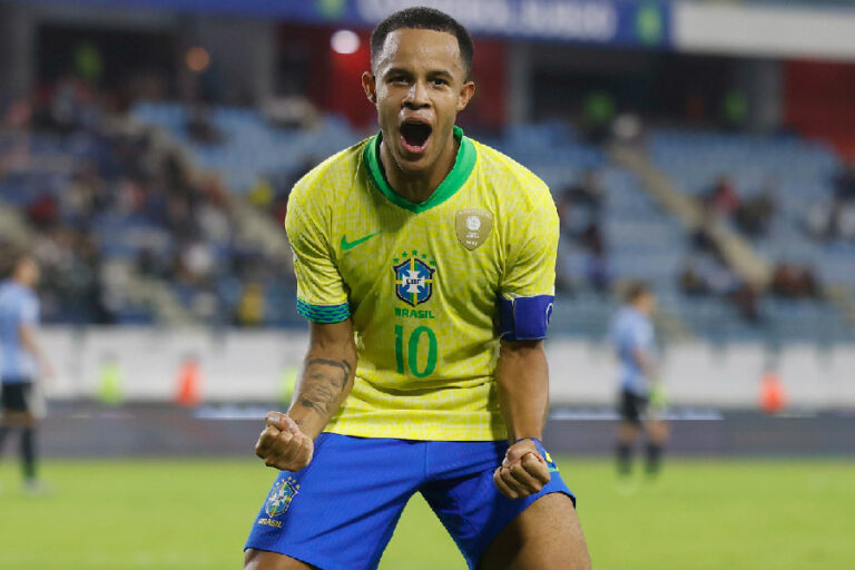 Brasil vence no sufoco e se prepara para jogo que vale a liderança