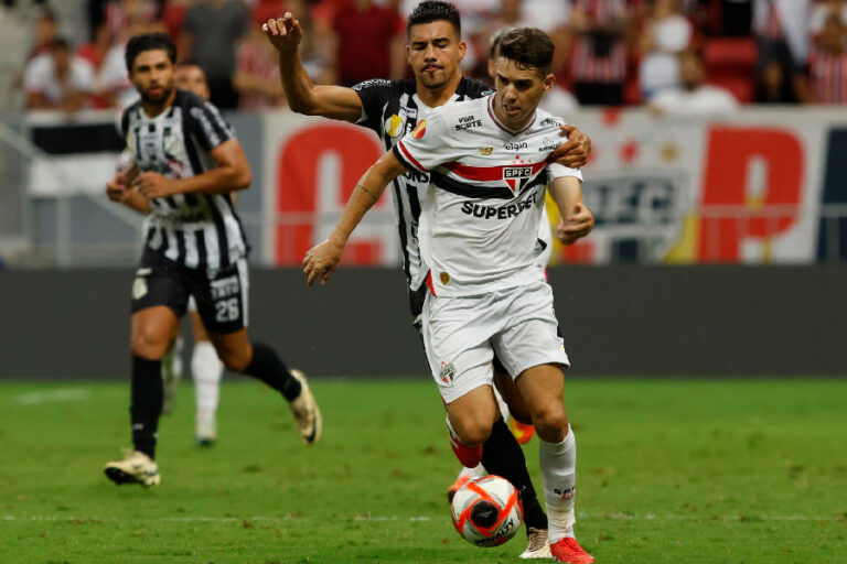 São Paulo tenta, mas para na defesa da Inter de Limeira em jogo atrasado do Paulistão
