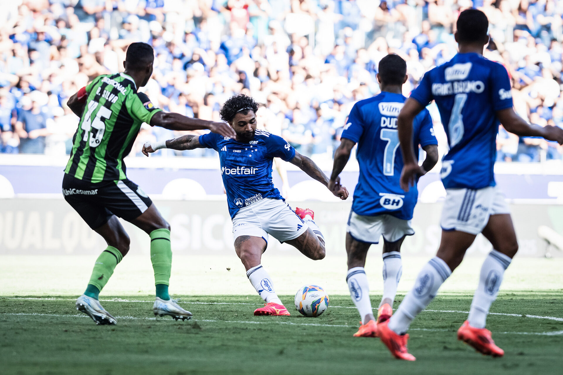 Cruzeiro e América-MG ficam no empate e confronto segue aberto