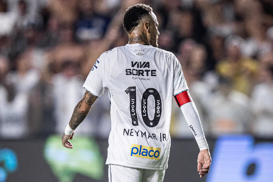 Neymar atuou por 69 minutos em sua quinta partida desde o retorno - Raul Baretta/Santos FC