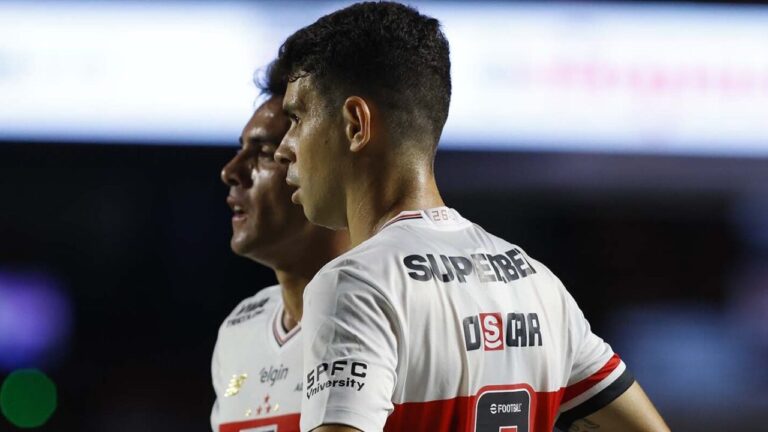 Jogadores do São Paulo fazem reunião fechada, confira o motivo