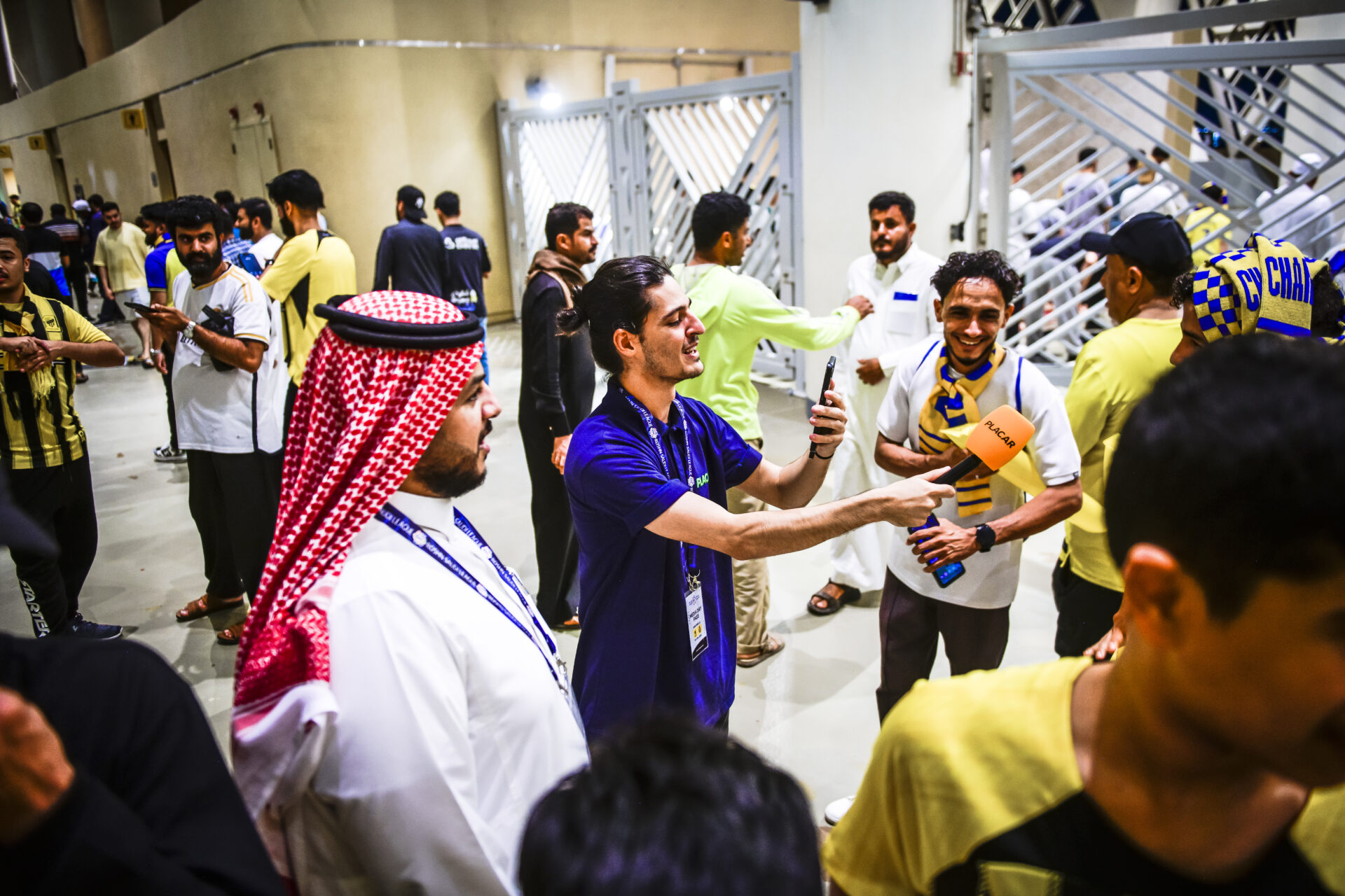 Choque cultural: Benevenutti entre torcedores do Al-Nassr - Alexandre Battibugli/PLACAR