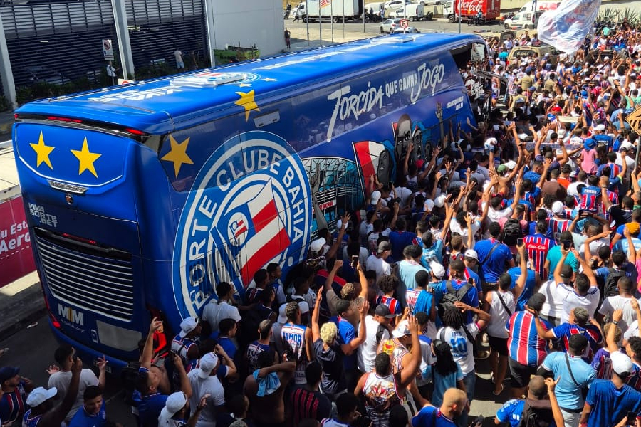 Torcida do Bahia fez festa para os atletas antes do embarque para a Bolívia / Divulgação