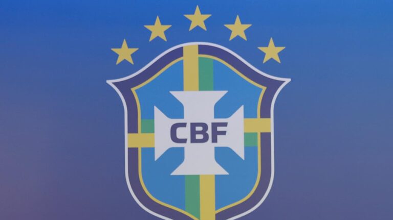 A FIFA vai aderir à “Lei Wenger”? Veja o futuro da regra de impedimento