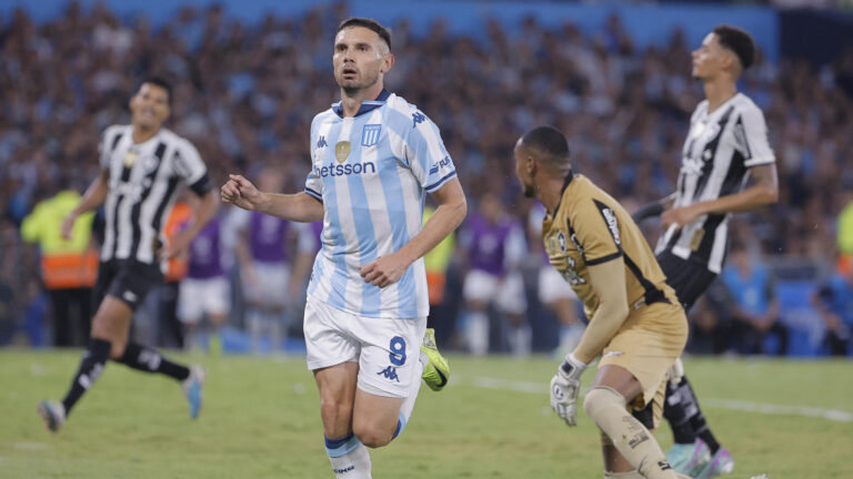 Racing vence o Botafogo e fica próximo do título da Recopa Sul-Americana
