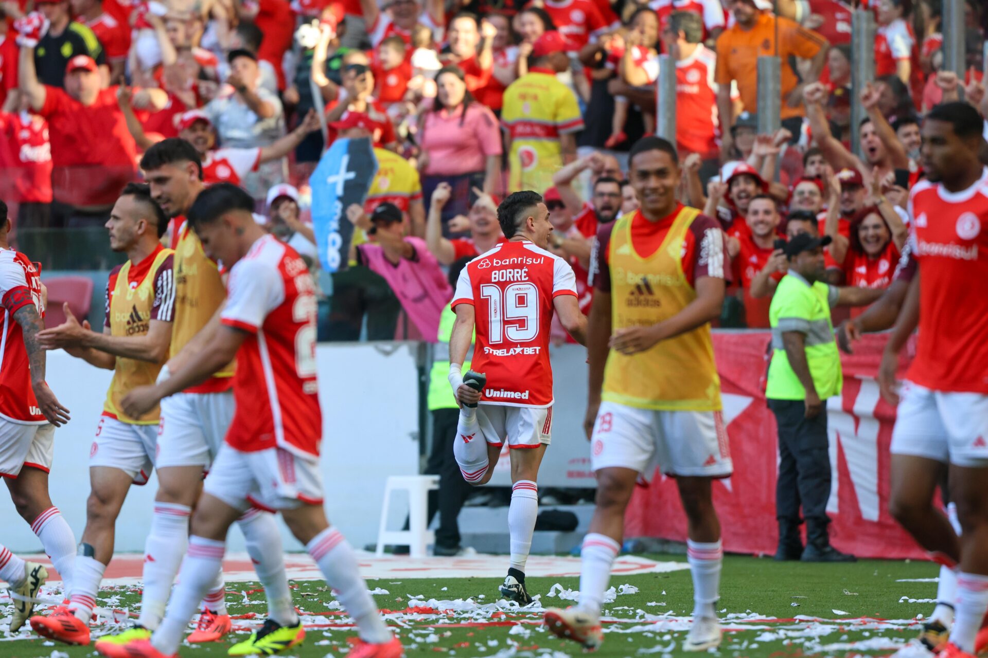 Borré marcou gol e comemorou como um saci, mascote do clube, no Grenal 443 - Ricardo Duarte/Internacional