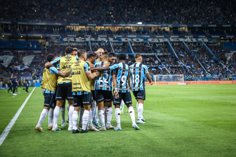 Grêmio bate Atlético-MG na estreia do Brasileirão