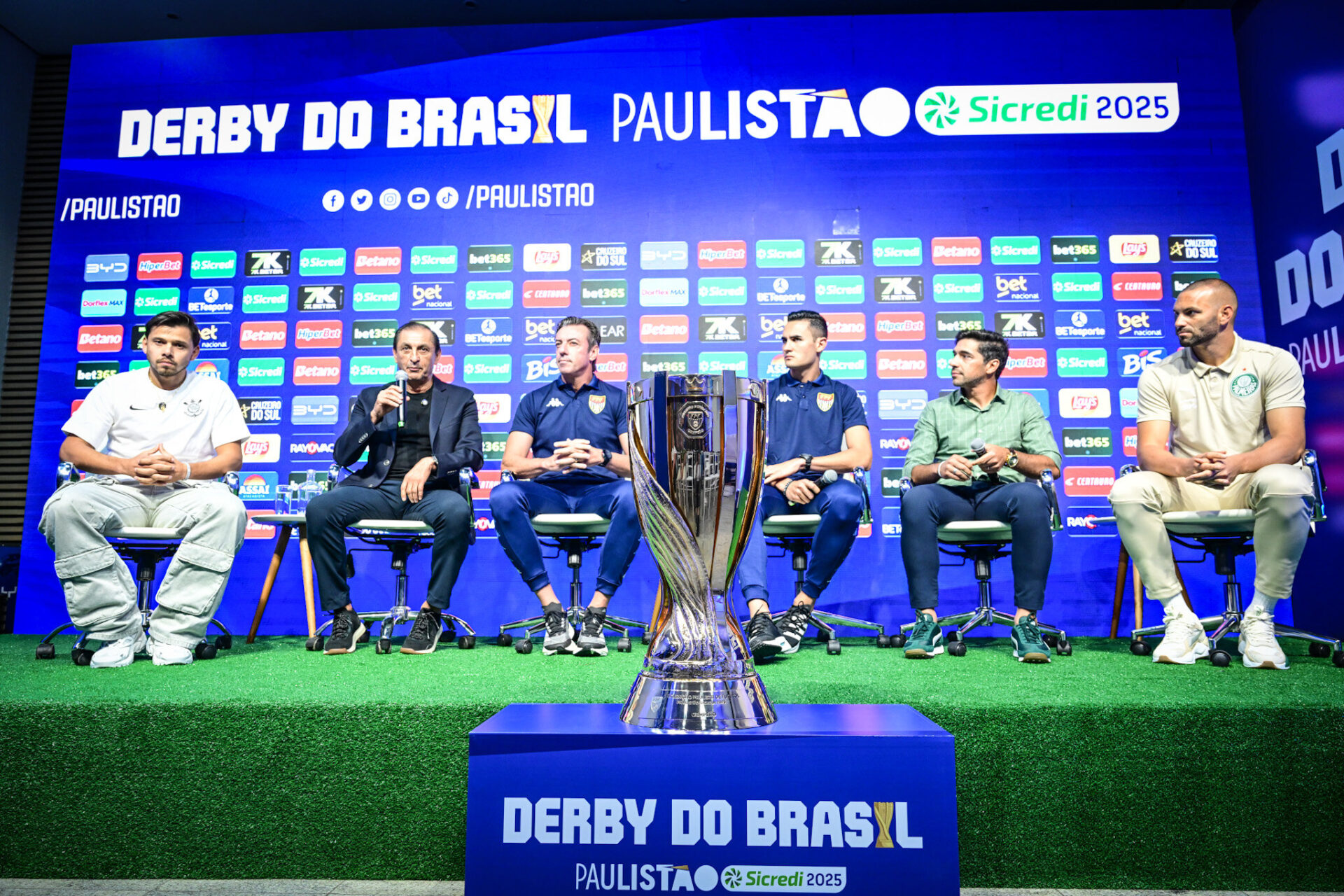 Romero, Ramón Díaz, Raphel Claus, Matheus Candançan, Abel Ferreira e Weverton durante o evento na FPF - Rodrigo Corsi/Ag.Paulistão