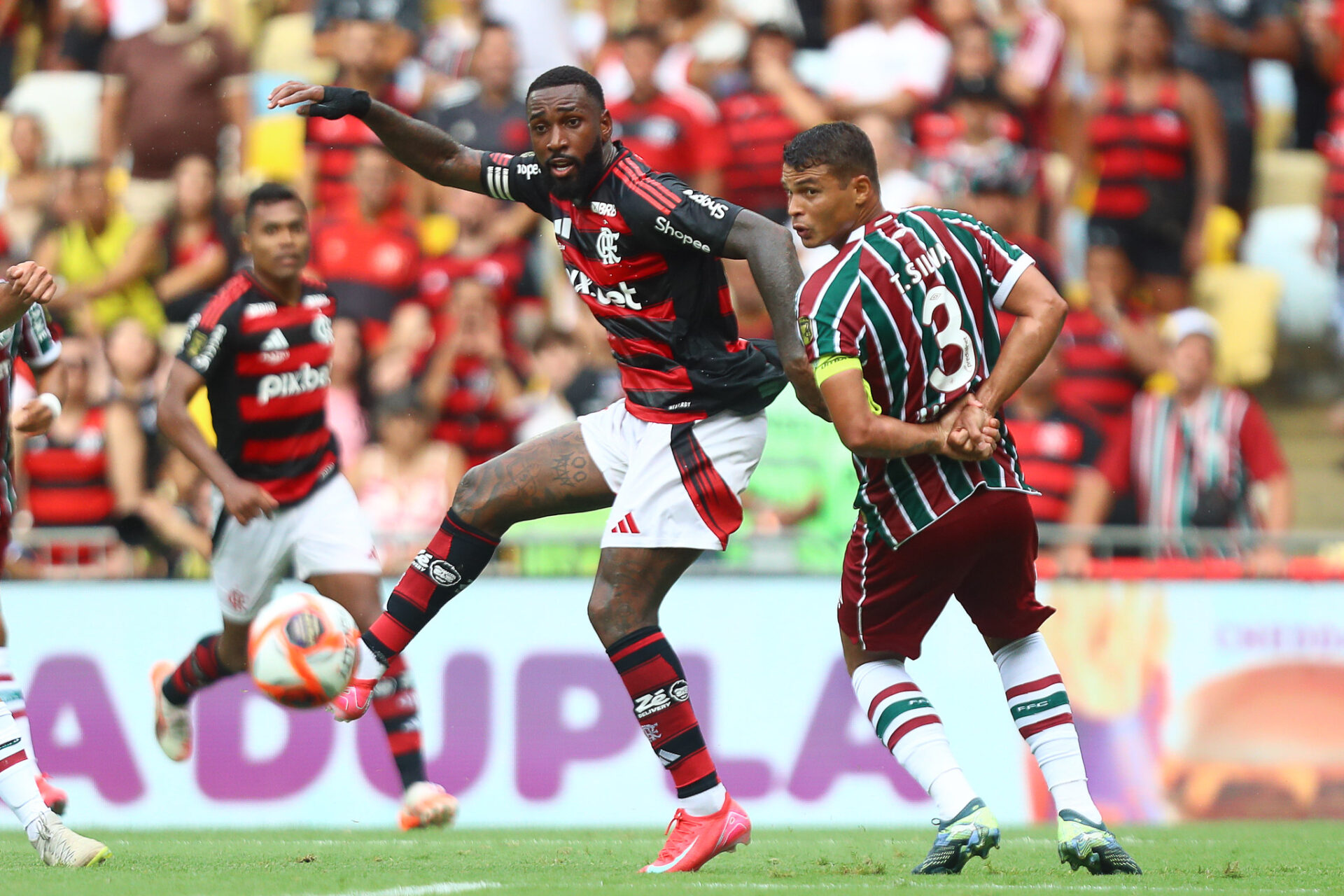 Flamengo é campeão carioca com empate sem gols no Fla-Flu