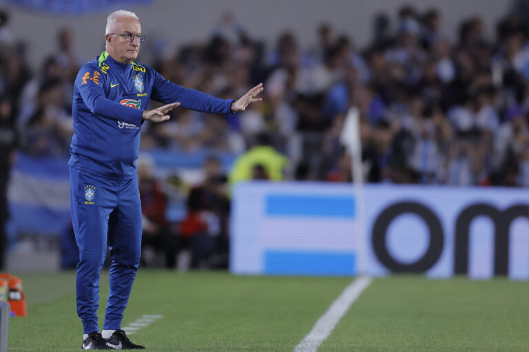 ‘Nunca desisto’, diz Dorival, ameaçado de demissão