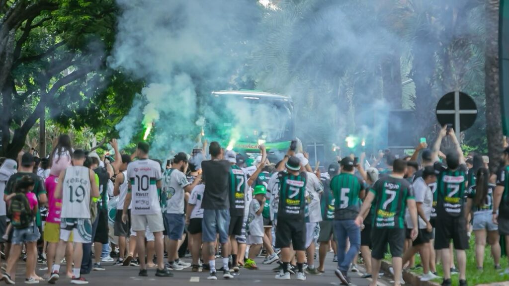 Ligga Arena recebe Athletico x Maringá: Onde assistir jogo decisivo do Paranaense