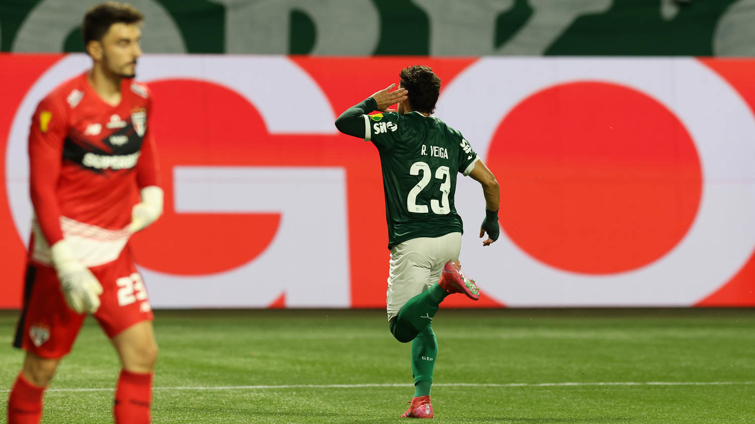 Com pênalti polêmico, Palmeiras bate São Paulo e chega à final do Paulista