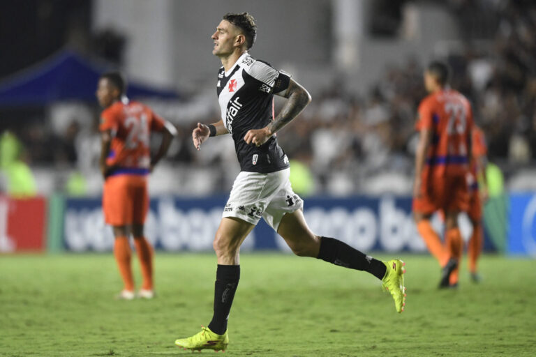 Vegetti decide para o Vasco contra o Puerto Cabello na Sul-Americana