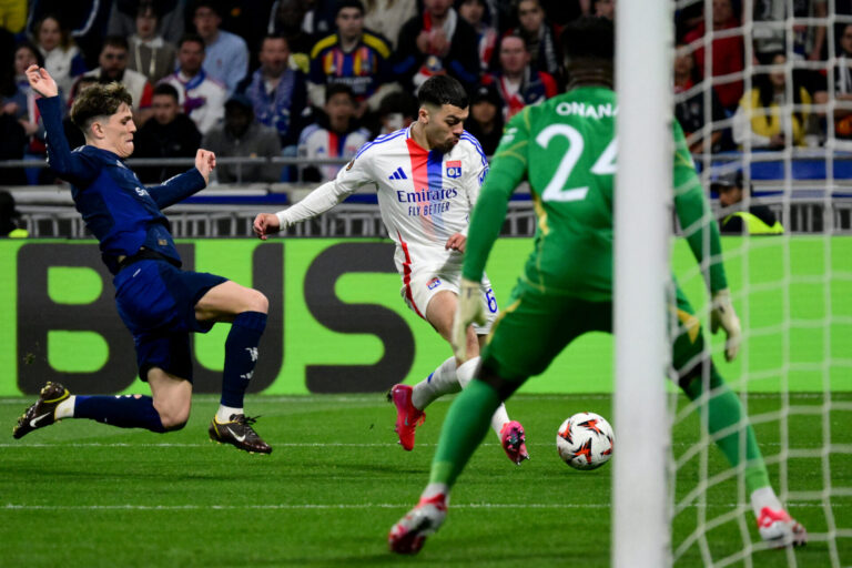 Onana falha na Liga Europa e Manchester United cede empate ao Lyon