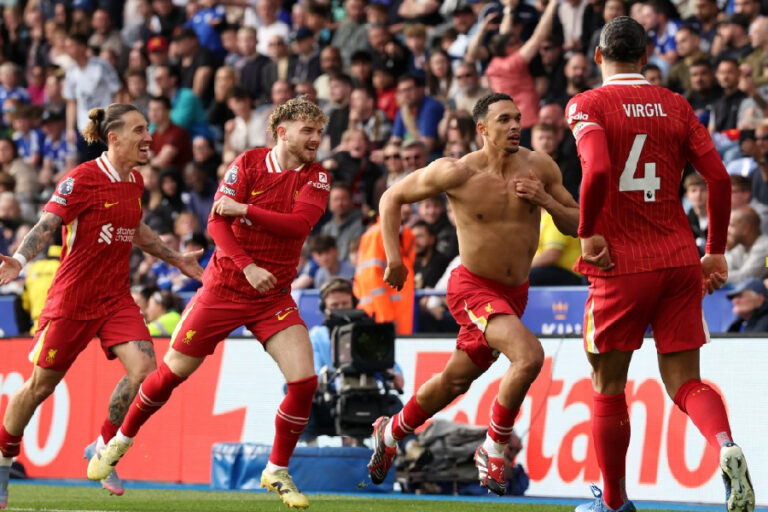 Liverpool vence, rebaixa Leicester e pode ser campeão na próxima rodada