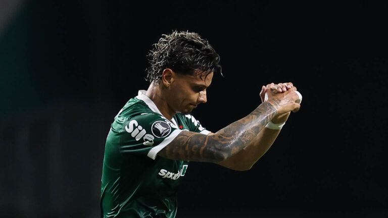 Richard Ríos se desculpa após pedir silêncio à torcida: ‘Cabeça quente’