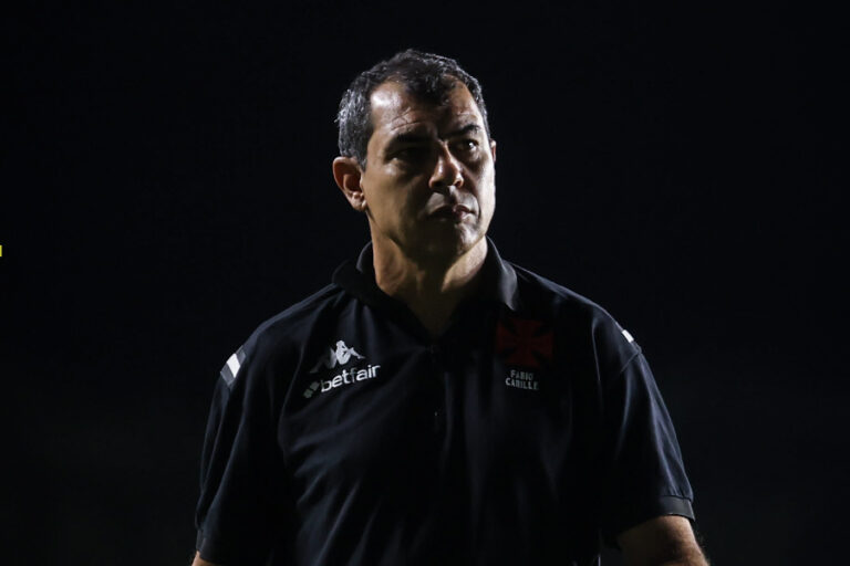 Fábio Carille não resiste à pressão e é demitido do Vasco do Gama