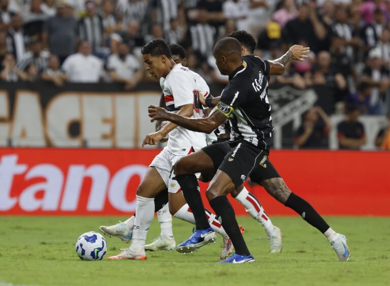 Ceará e São Paulo ficam no empate dentro do Castelão