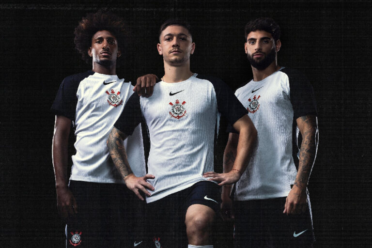 Corinthians divulga novo uniforme em homenagem ao Mundial de 2000