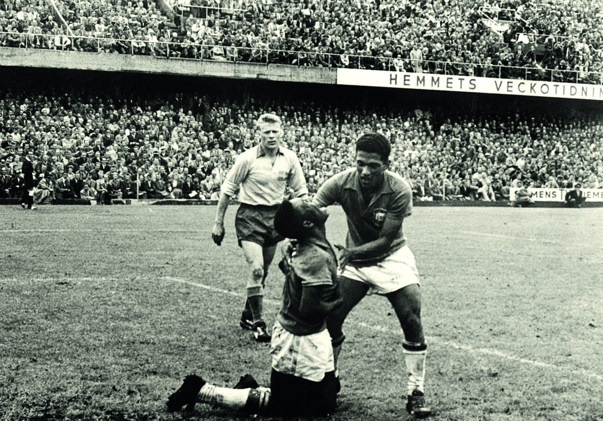 Nelson Rodrigues e Pelé: a profética crônica sobre um rei de 17 anos