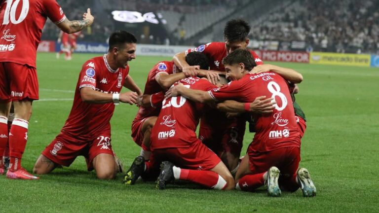Pela primeira vez na história, Huracán enfrenta Racing pela Sul-Americana: Assista ao vivo