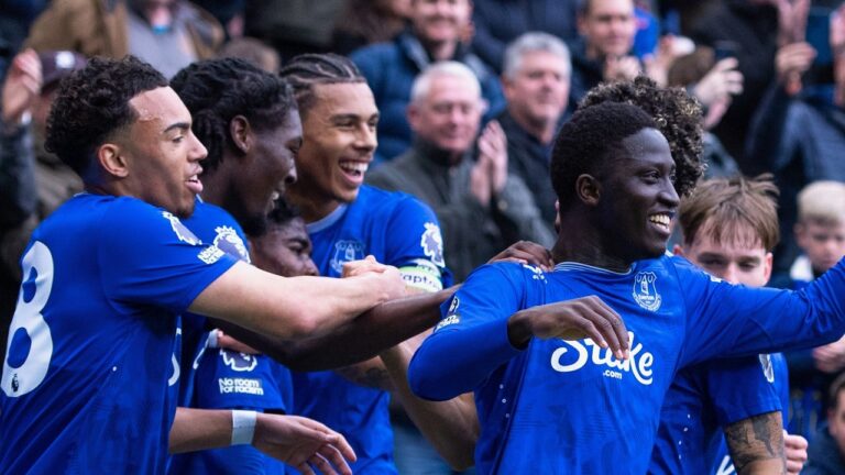 Onde assistir Everton e Arsenal em duelo pela Premier League