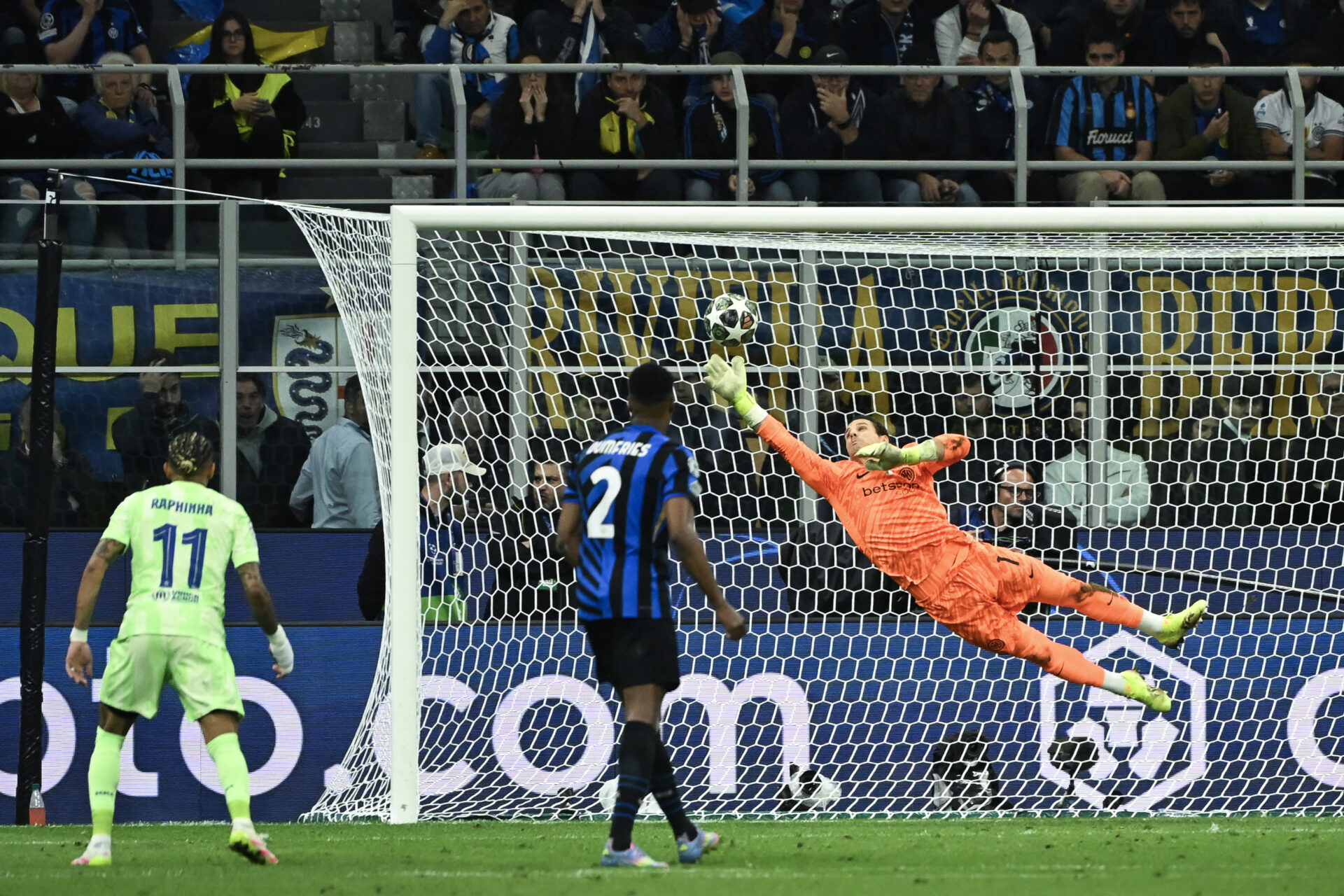 Goleiro Sommer foi decisivo com defesas espetaculares - Piero Cruciatti/AFP
