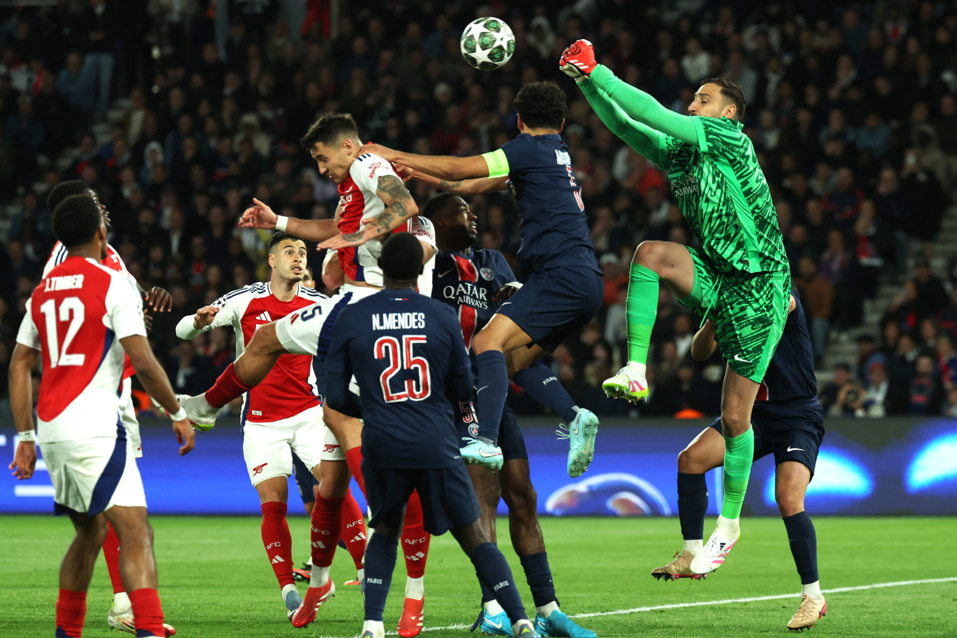 Donnarumma fez defesas importantes durante a partida - Thomas Samson/AFP