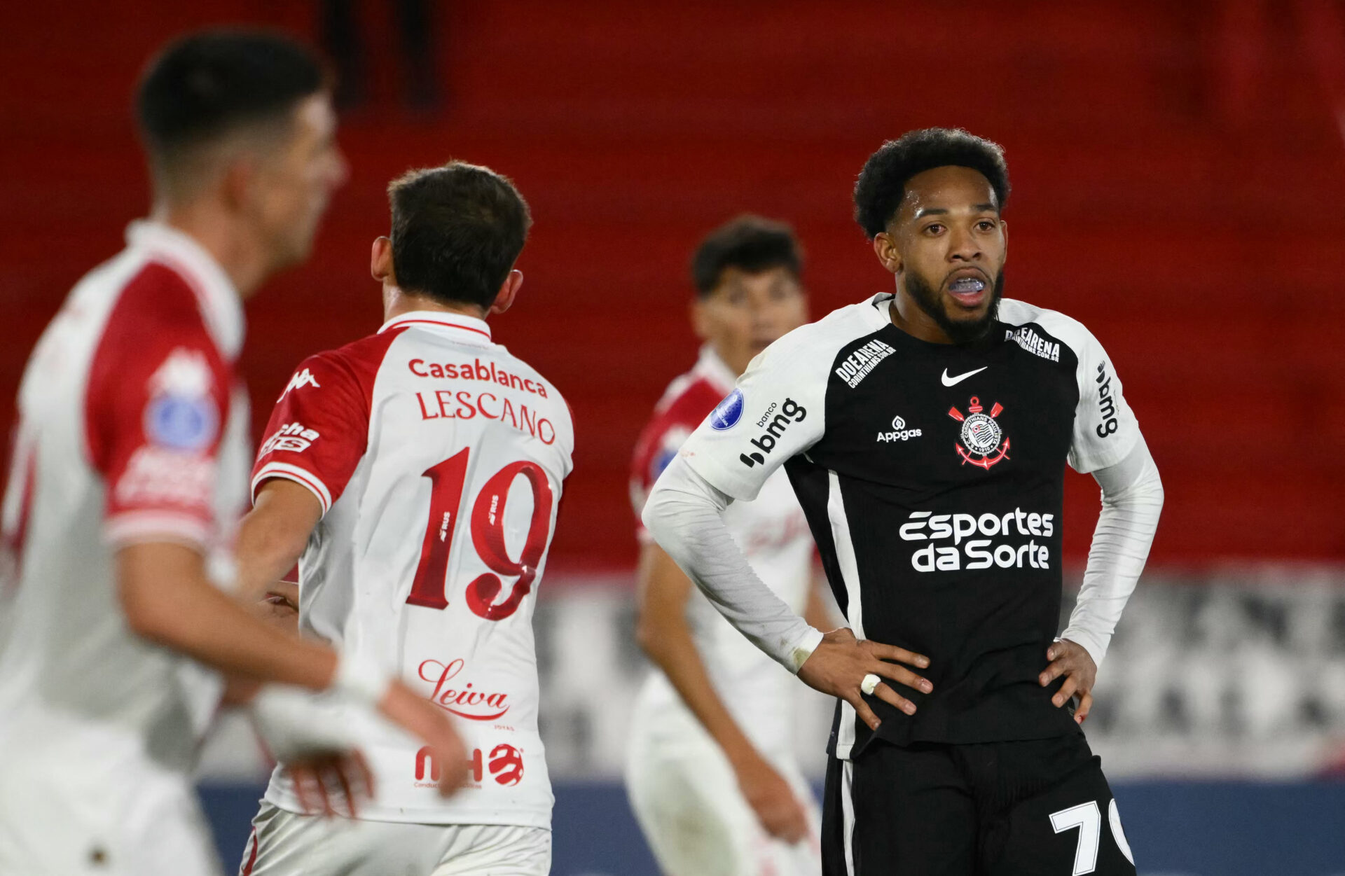 Corinthians perde para os reservas do Huracán e é eliminado da Sul-Americana