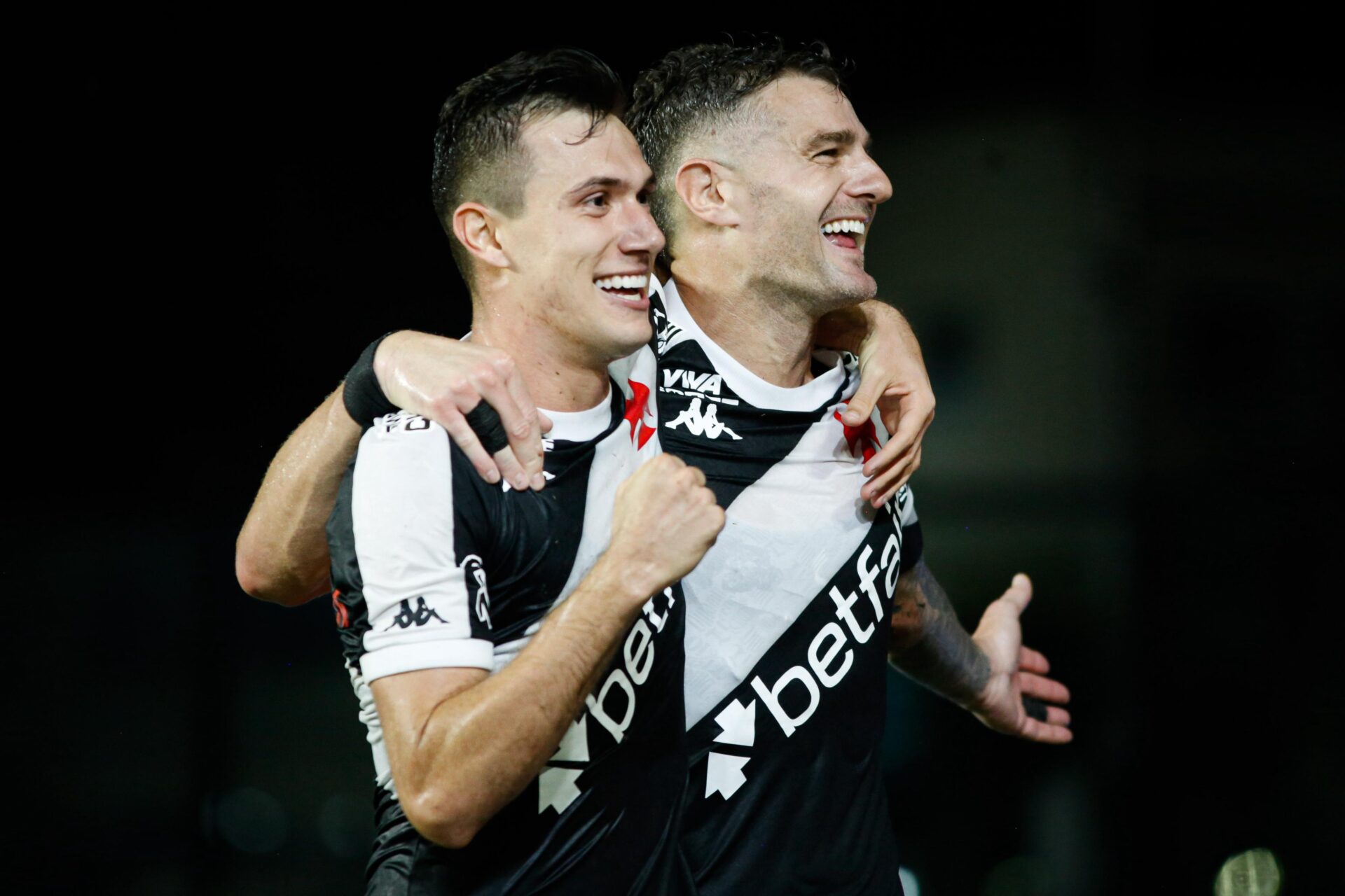 Vasco bate o Fortaleza e sobe na tabela do Brasileirão